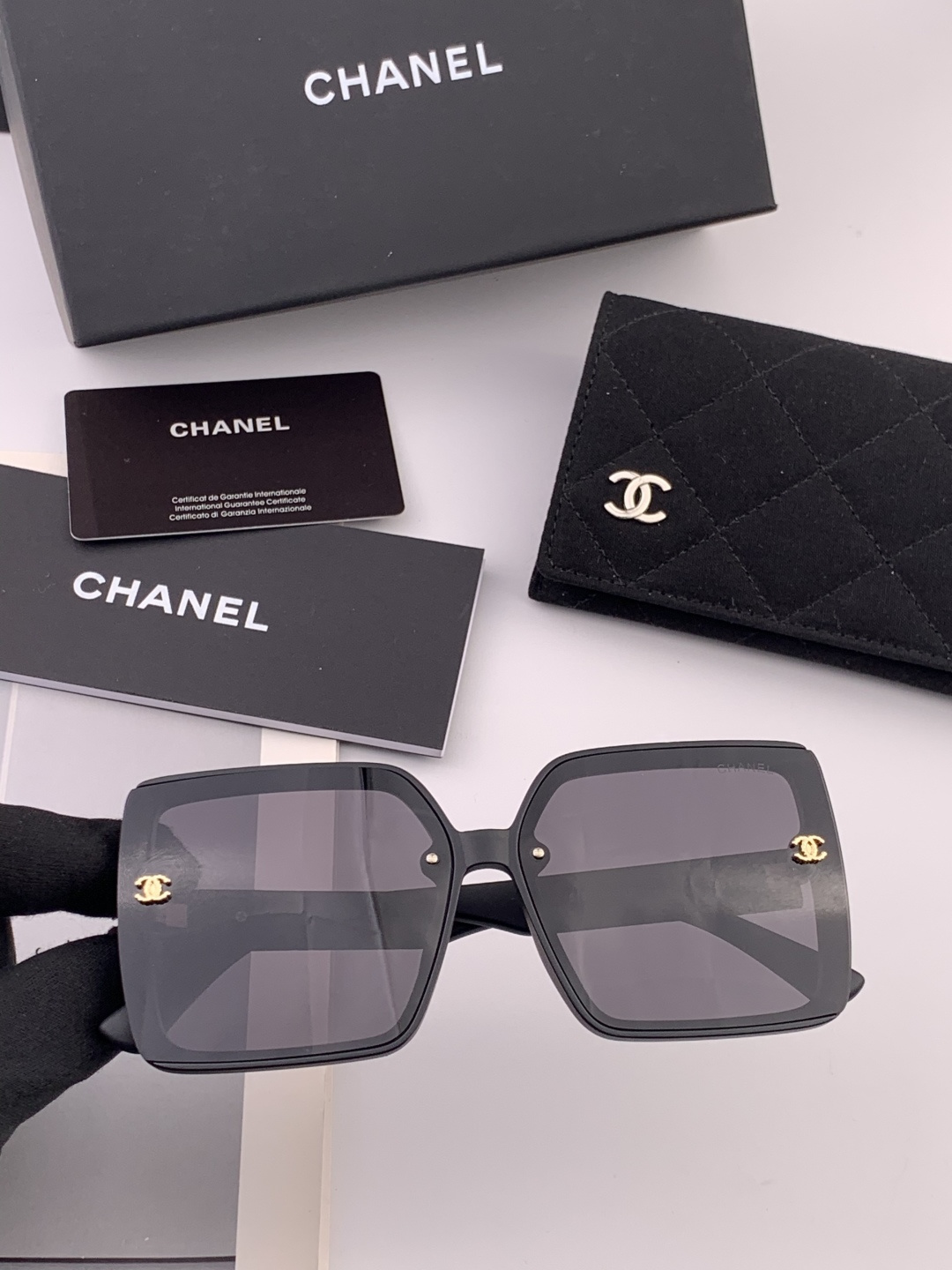 【CHANEL】香奈儿 新款潮流爆款 时尚方框太阳镜 佩戴舒适 网红潮款墨镜 女士高清加厚偏光太阳镜🕶️