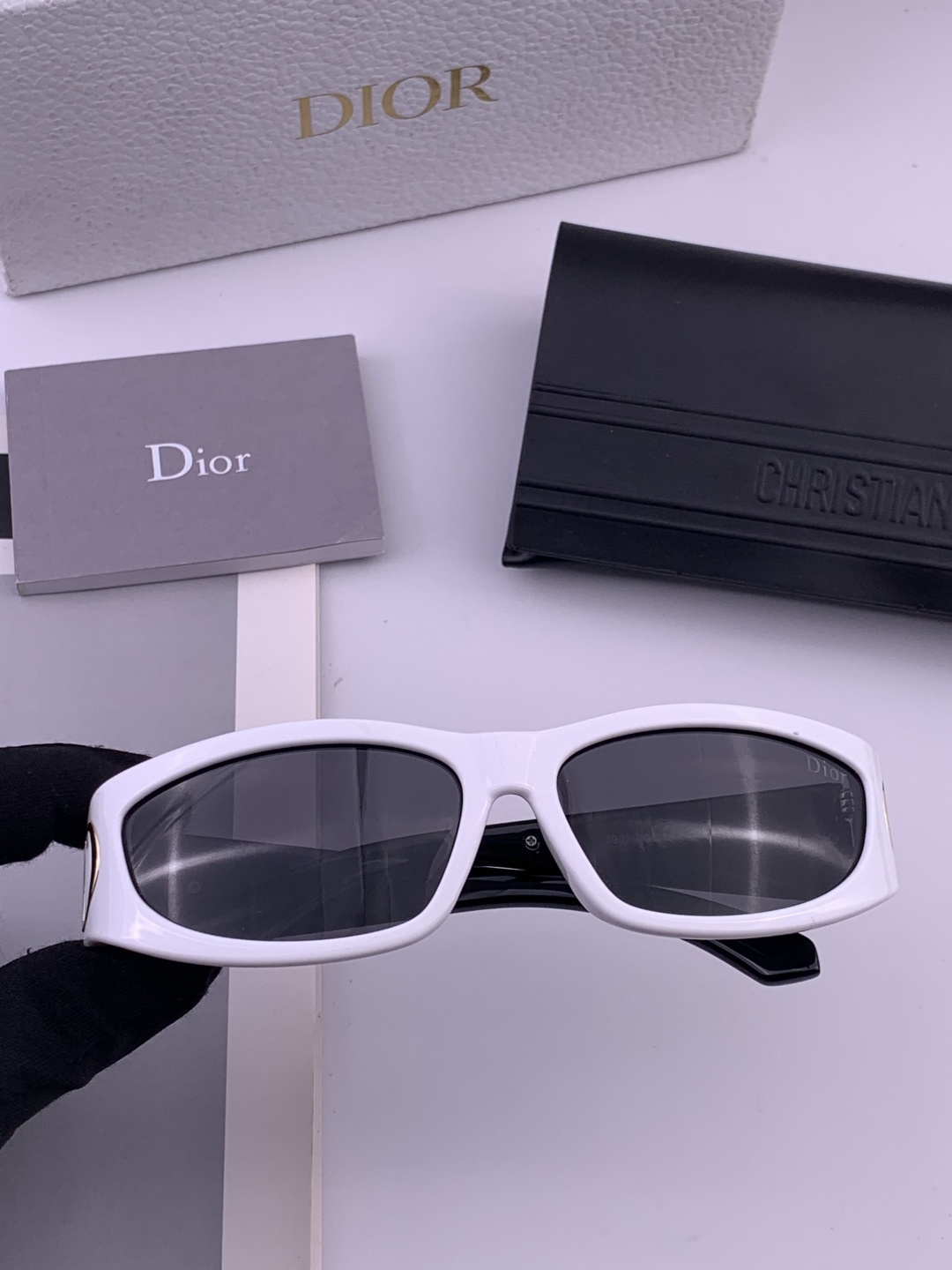 【DIOR】新款潮流爆款 时尚太阳镜 佩戴舒适 网红潮款墨镜 女士高清加厚偏光太阳镜🕶️ 🎉高品质TR镜