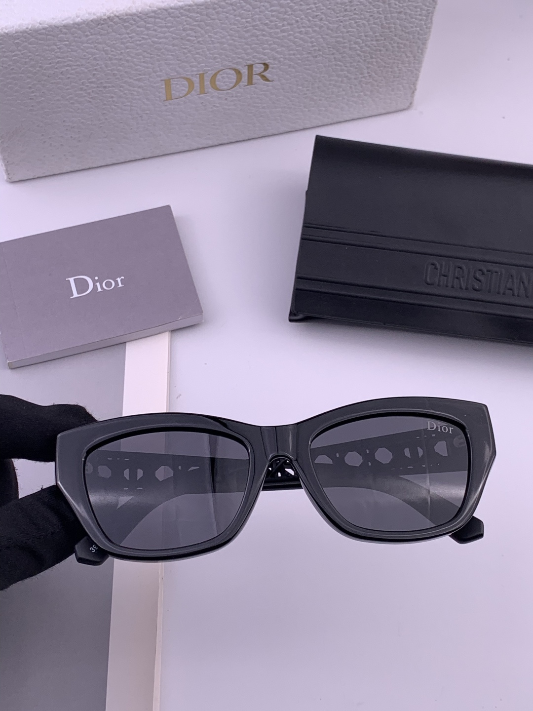 【DIOR】新款潮流爆款 时尚太阳镜 佩戴舒适 网红潮款墨镜 女士高清加厚偏光太阳镜🕶️ 🎉高品质TR镜