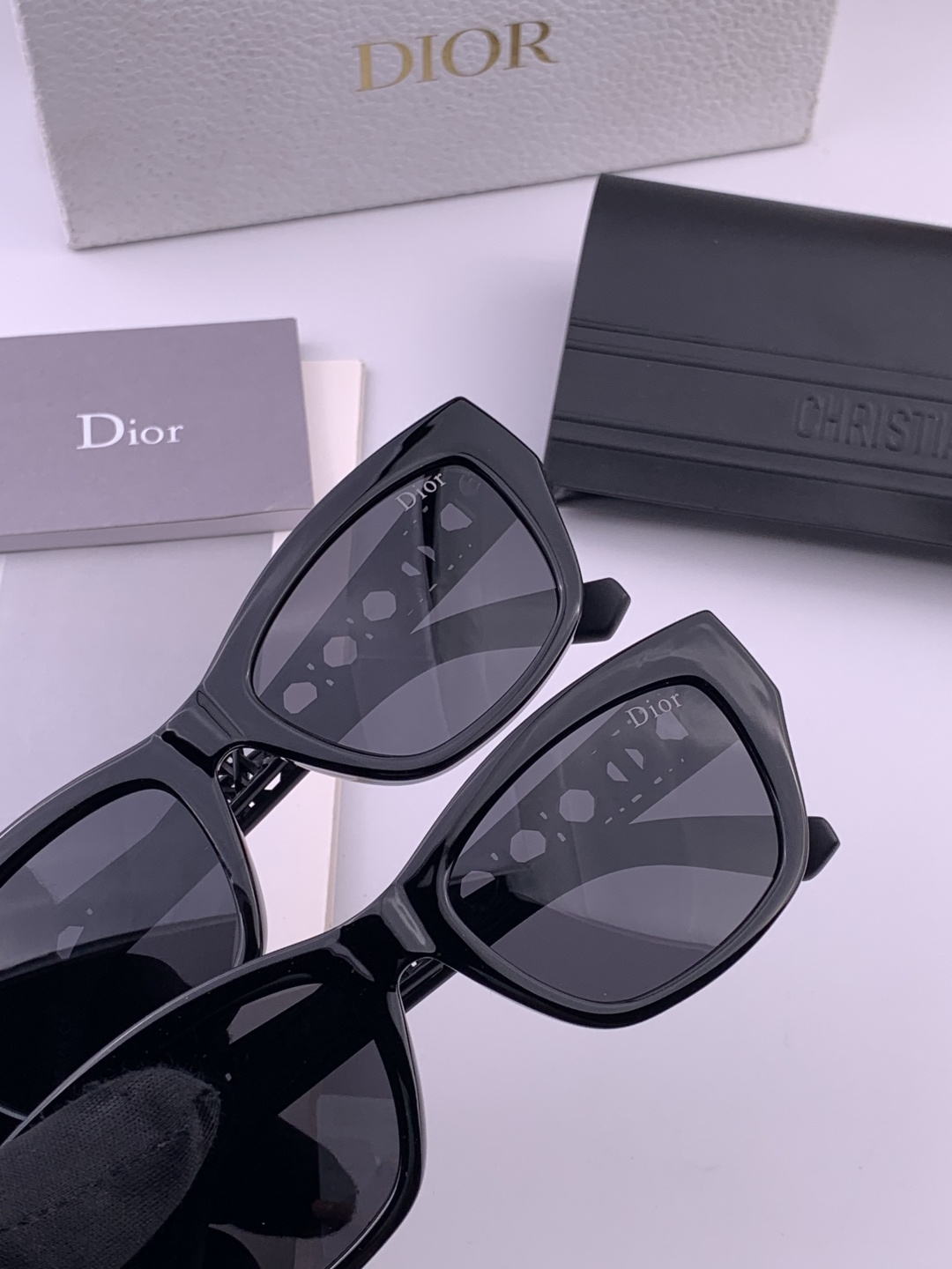 【DIOR】新款潮流爆款 时尚太阳镜 佩戴舒适 网红潮款墨镜 女士高清加厚偏光太阳镜🕶️ 🎉高品质TR镜