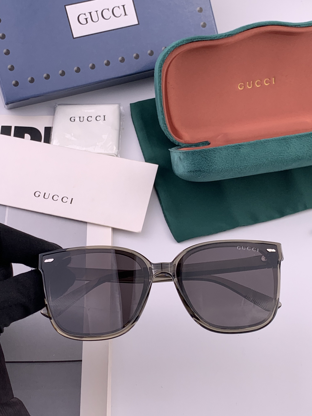 GUCCI 新款尼龙偏光太眼镜，情侣款时尚方框太阳镜佩戴舒适网红潮流款墨镜，大气女人范儿，大脸小脸都好看