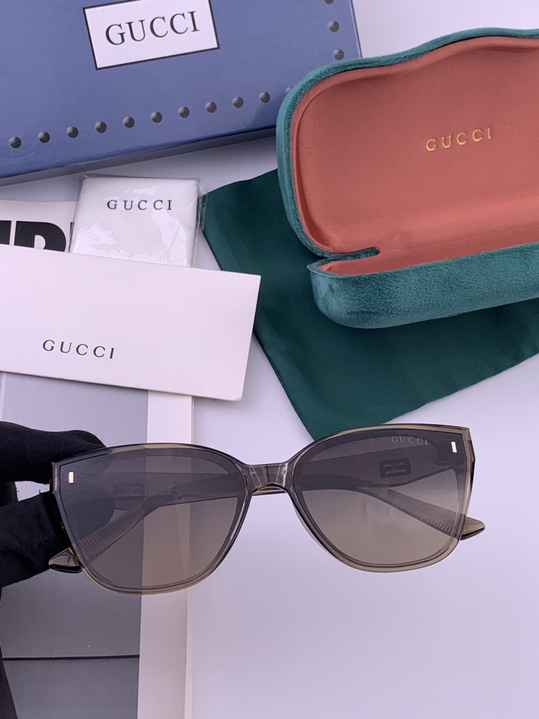 GUCCI 新款尼龙偏光太眼镜，情侣款时尚方框太阳镜佩戴舒适网红潮流款墨镜，大气女人范儿，大脸小脸都好看