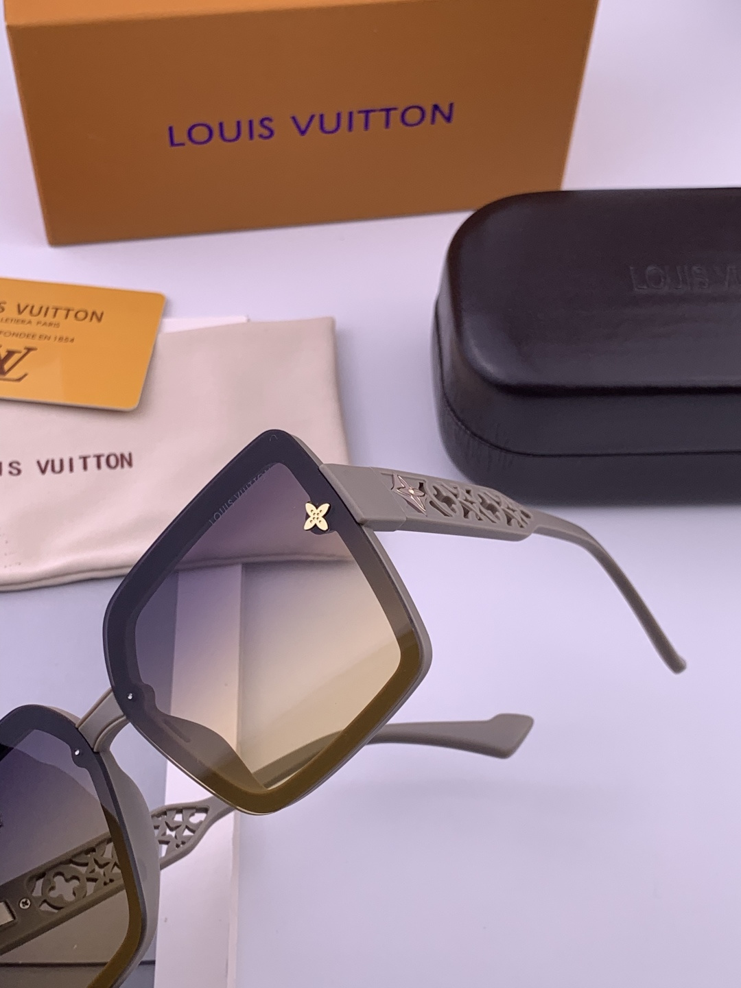 LV 太阳镜潮品官网模特同款 [玫瑰][玫瑰]四叶草🍀精致个性设计简约时尚 高品质值得拥有绝对潮爆整个夏