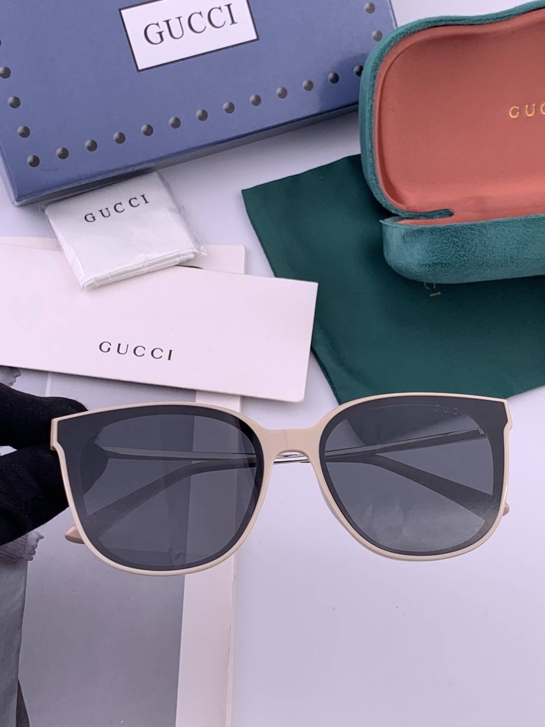 GUCCI 新款尼龙偏光太眼镜，情侣款时尚方框太阳镜佩戴舒适网红潮流款墨镜，大气女人范儿，大脸小脸都好看