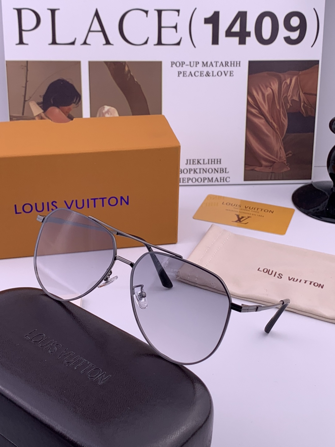 LV 男款炫彩飞行员偏光太阳镜 ❤️材质：高清尼龙加厚卡槽高清偏光镜片 🌹无边框镜架💕颜👍型号：L989