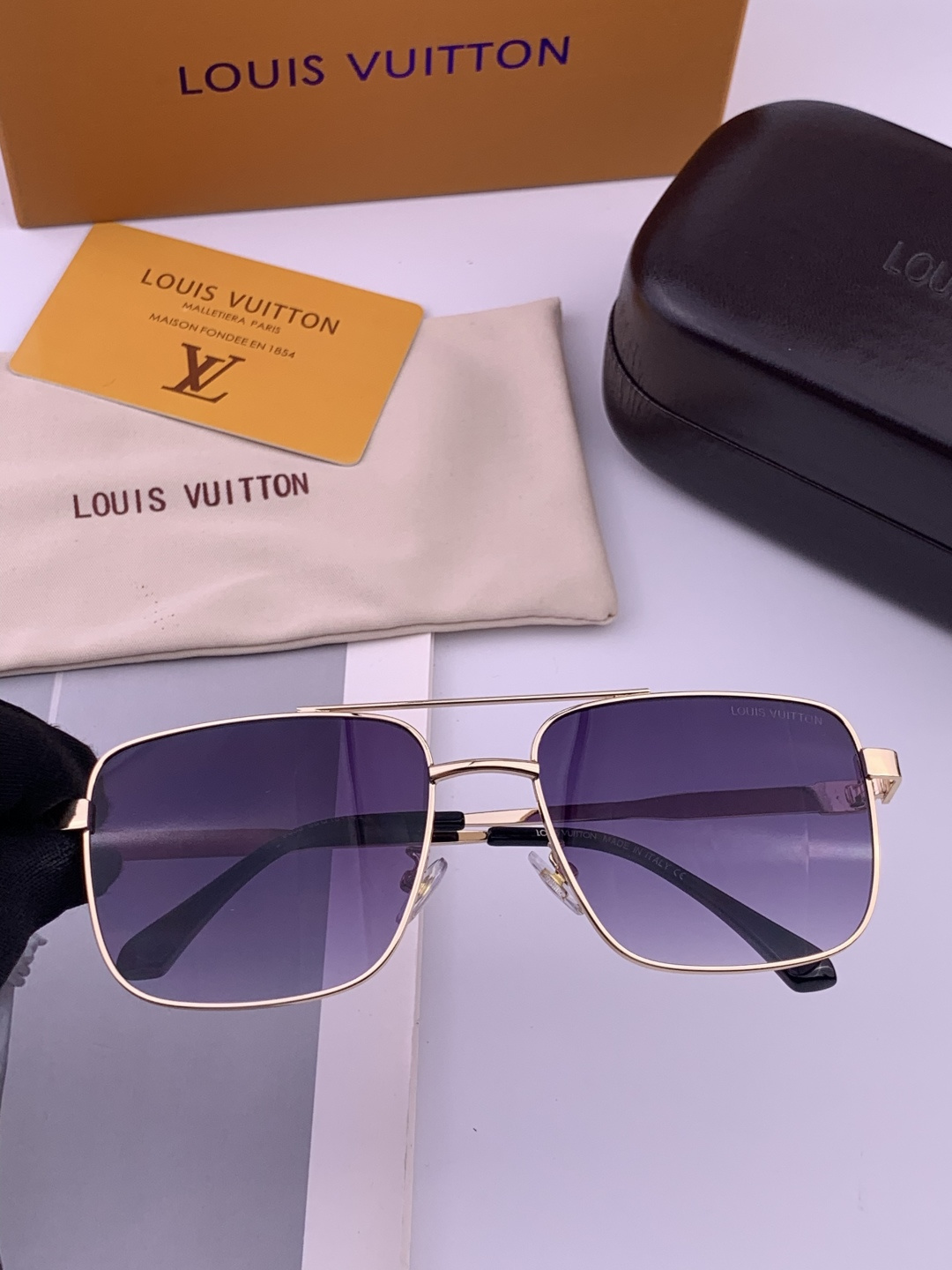 LV。高品质男女款”太阳镜。 开车钓鱼都可。百搭显瘦墨镜韩版男士飞行员大框司机开车防紫外线太阳镜，型号：