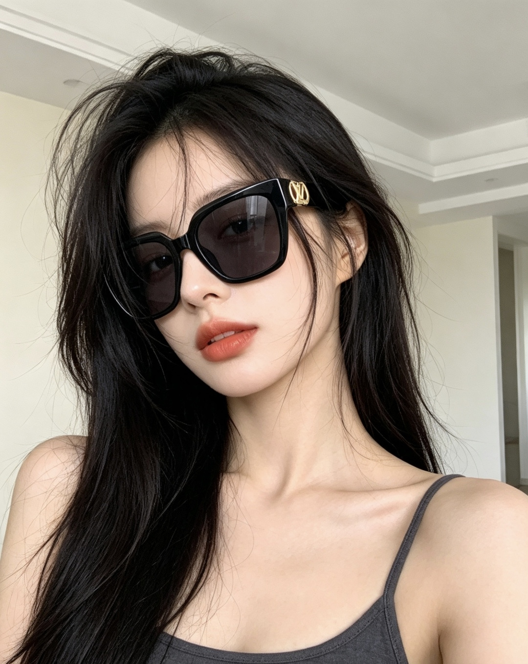 LV 新款女士方框太阳眼镜 开车墨镜 新款太阳镜 时尚大方 舒适轻盈 精致奢华 超轻 型号：L95801