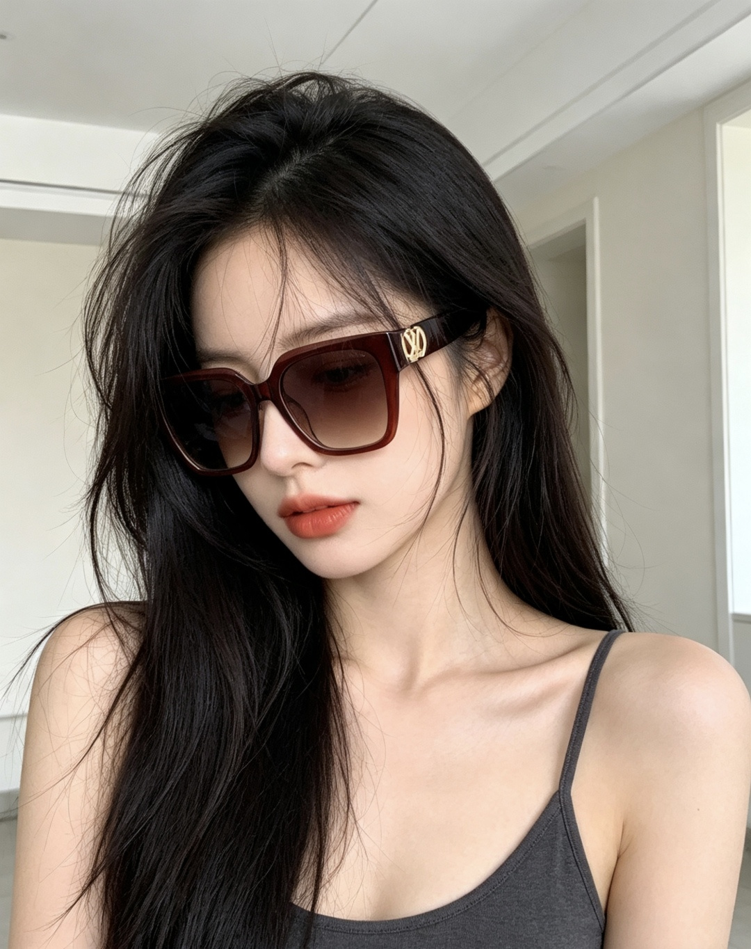 LV 新款女士方框太阳眼镜 开车墨镜 新款太阳镜 时尚大方 舒适轻盈 精致奢华 超轻 型号：L95801
