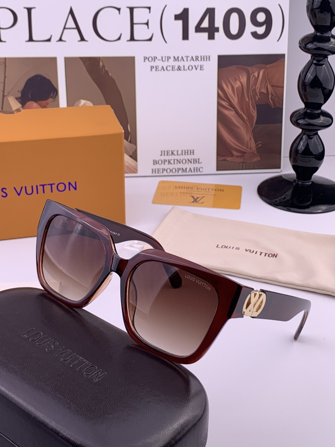 LV 新款女士方框太阳眼镜 开车墨镜 新款太阳镜 时尚大方 舒适轻盈 精致奢华 超轻 型号：L95801
