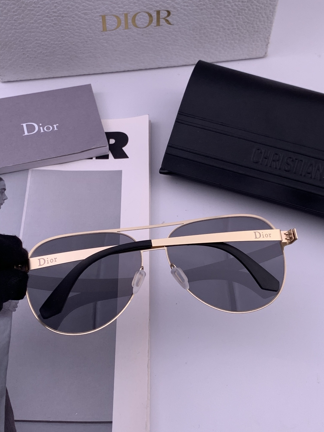 DIOR-迪奥 新款超轻无螺丝压不坏系列情侣款太阳镜高清尼龙镜片 商务旅行版 绅士高清太阳眼镜 （舒适薄