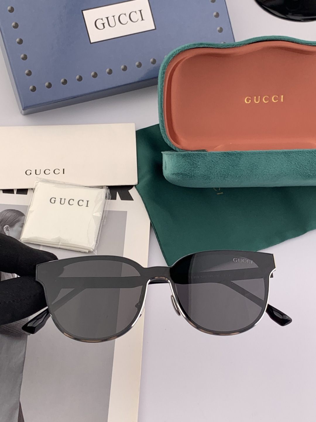 连体镜GUCCI 开春新款一体镜 大框太阳镜男女同款 😎 爆款大框尼龙太阳镜 超逼格超酷 镜腿品牌设计感