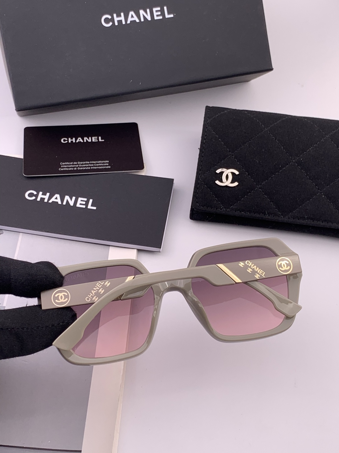 🔺CHANEL🔻官方早春新款，众多明星同款[色]香奈儿‼️‼️新款大框墨镜 ，🌈🌈宝丽来超清太阳镜🔝🔝型