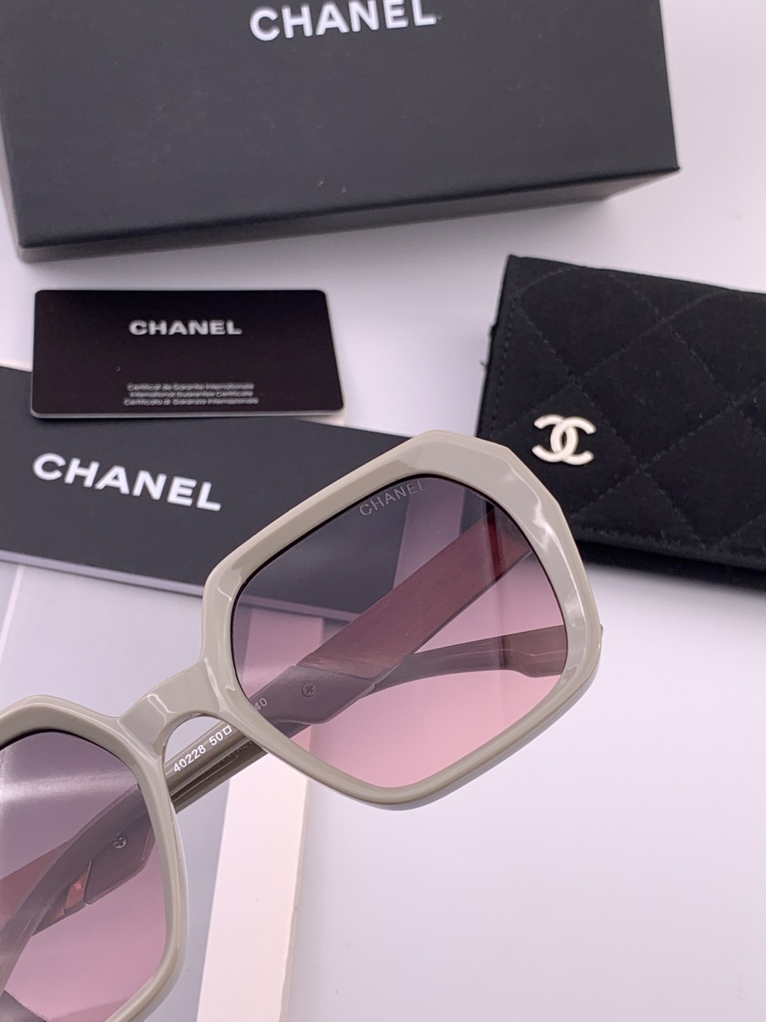 🔺CHANEL🔻官方早春新款，众多明星同款[色]香奈儿‼️‼️新款大框墨镜 ，🌈🌈宝丽来超清太阳镜🔝🔝型