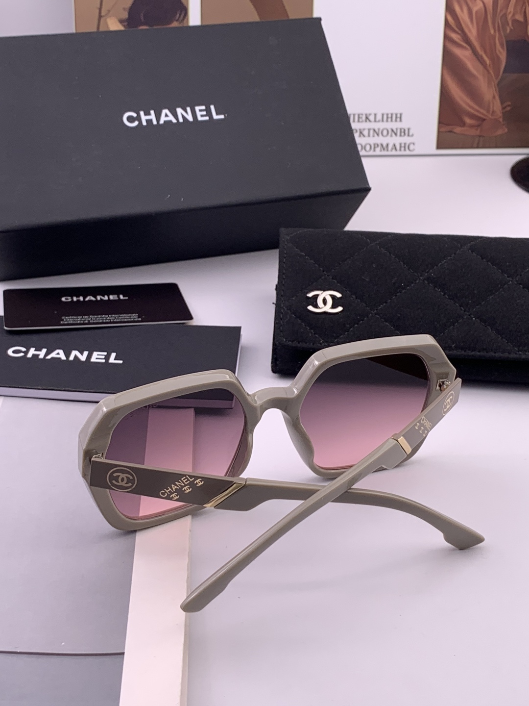 🔺CHANEL🔻官方早春新款，众多明星同款[色]香奈儿‼️‼️新款大框墨镜 ，🌈🌈宝丽来超清太阳镜🔝🔝型