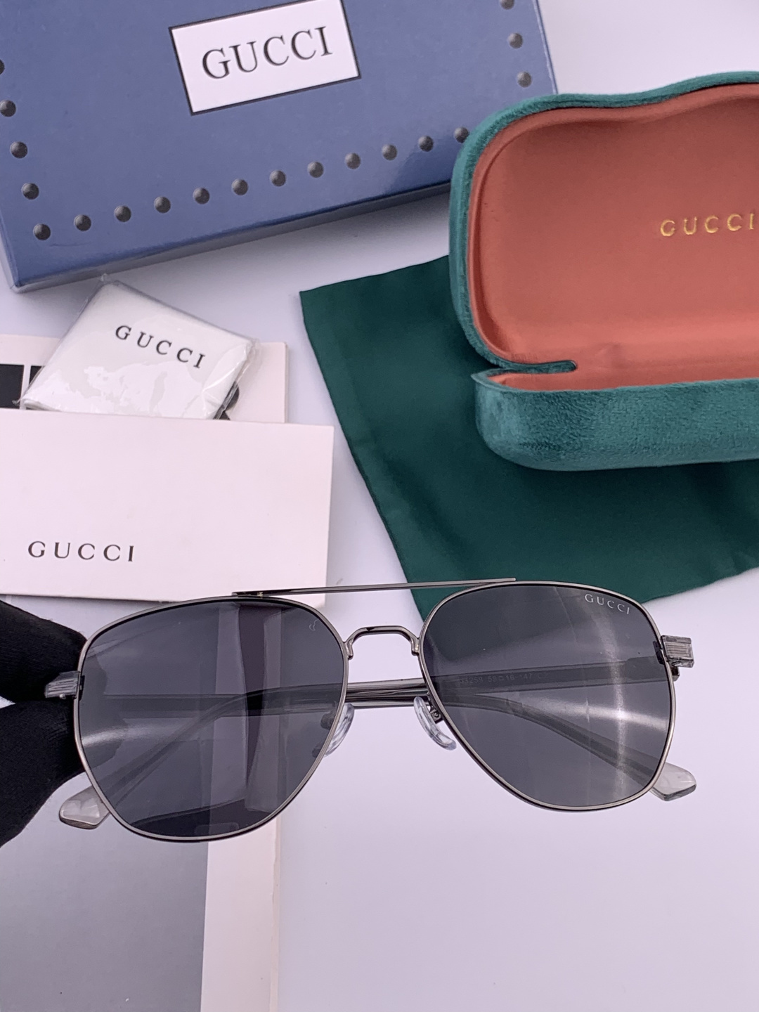 Gucci 。 高品质男女款墨镜 👍 进口宝丽来偏光镜片 。蛤蟆镜 开车钓鱼都可 。百搭显瘦墨镜韩版男士