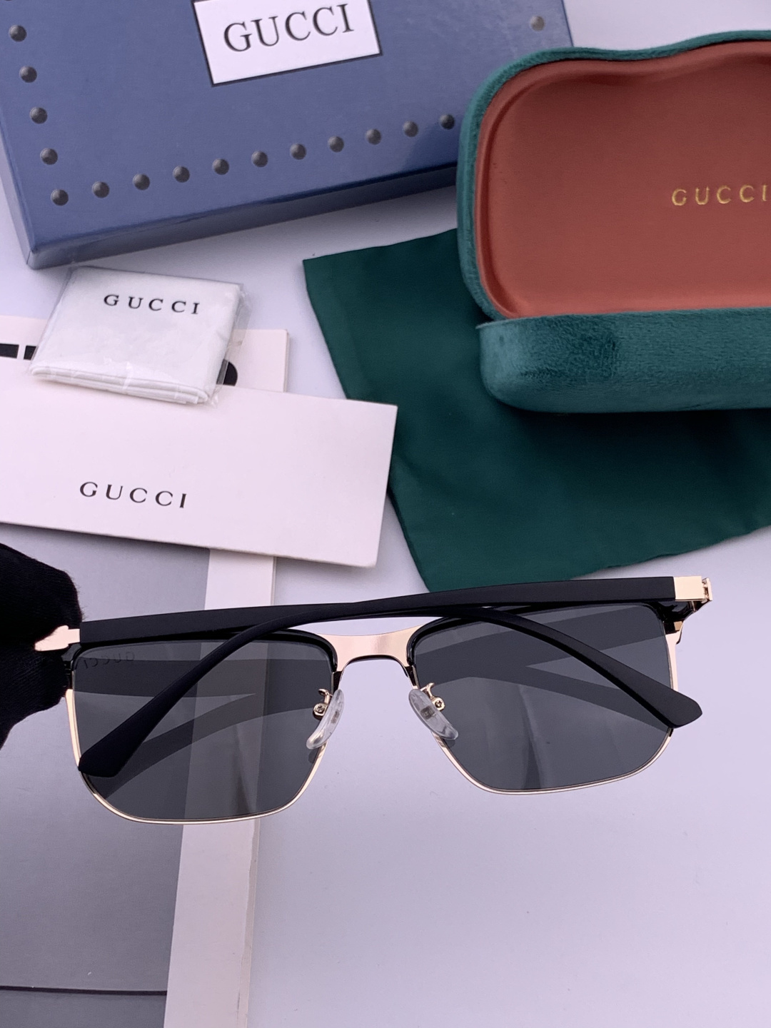 Gucci 。 高品质男女款墨镜 👍 进口宝丽来偏光镜片 。蛤蟆镜 开车钓鱼都可 。百搭显瘦墨镜韩版男士
