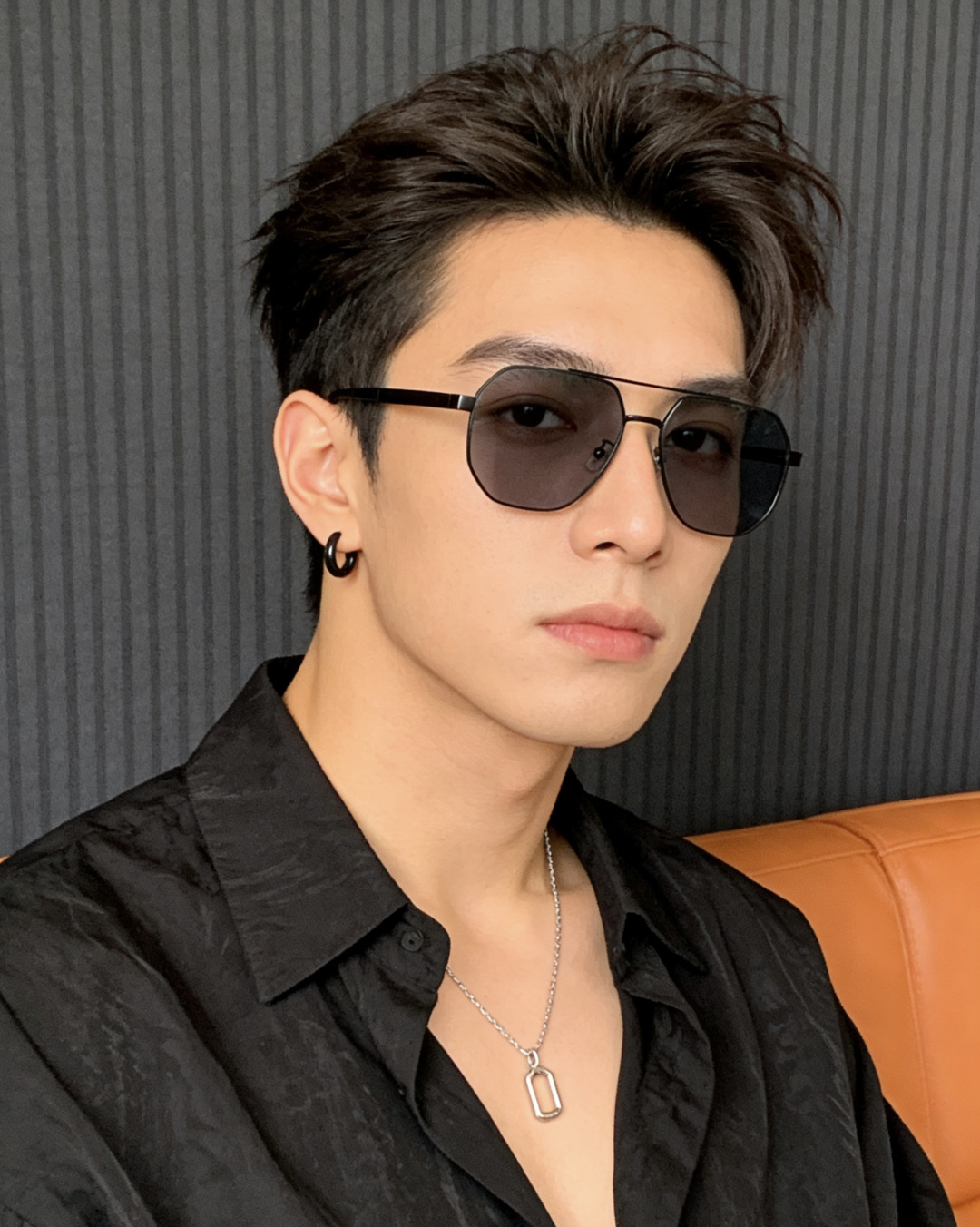 Gucci 男款炫彩飞行员偏光太阳镜 ❤️材质：高清尼龙加厚卡槽高清偏光镜片 🌹无边框镜架💕颜👍型号：G