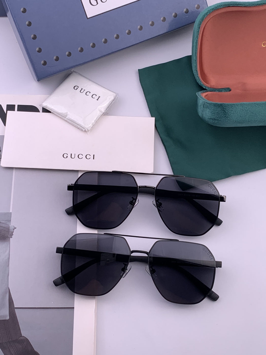 Gucci 男款炫彩飞行员偏光太阳镜 ❤️材质：高清尼龙加厚卡槽高清偏光镜片 🌹无边框镜架💕颜👍型号：G