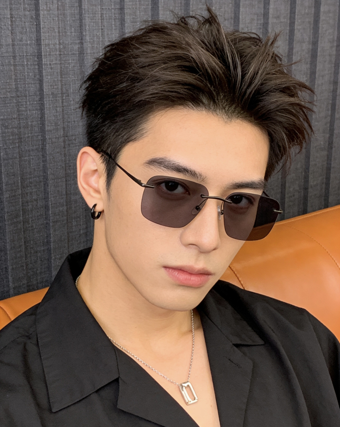 Gucci 男款炫彩飞行员偏光太阳镜 ❤️材质：高清尼龙加厚卡槽高清偏光镜片 🌹无边框镜架💕颜👍型号：G