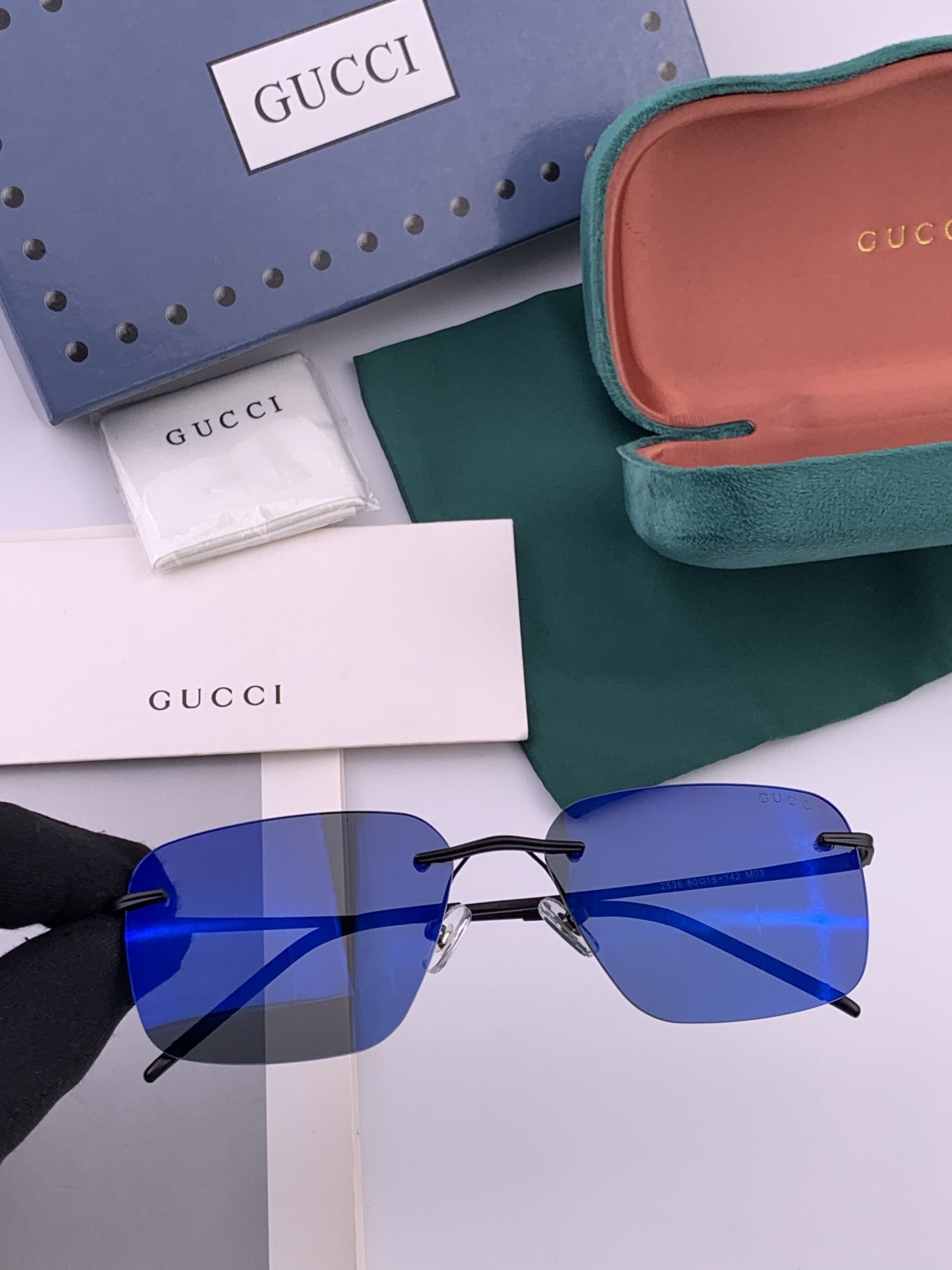 Gucci 男款炫彩飞行员偏光太阳镜 ❤️材质：高清尼龙加厚卡槽高清偏光镜片 🌹无边框镜架💕颜👍型号：G