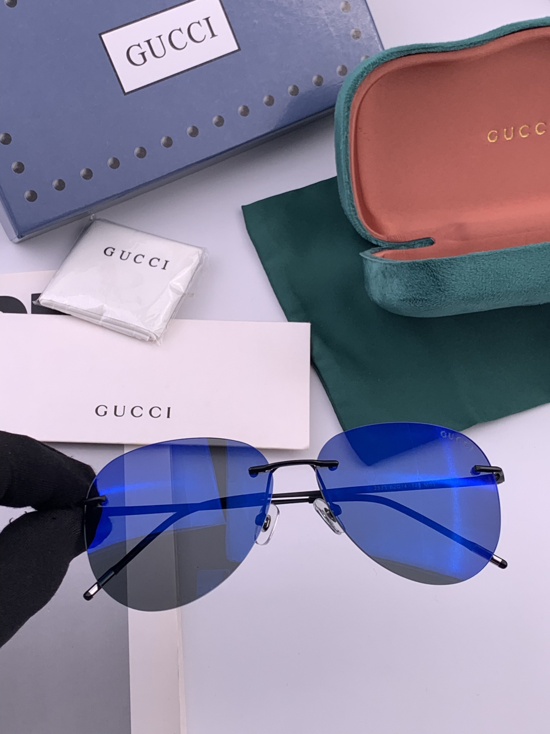 Gucci 男款炫彩飞行员偏光太阳镜 ❤️材质：高清尼龙加厚卡槽高清偏光镜片 🌹无边框镜架💕颜👍型号：G