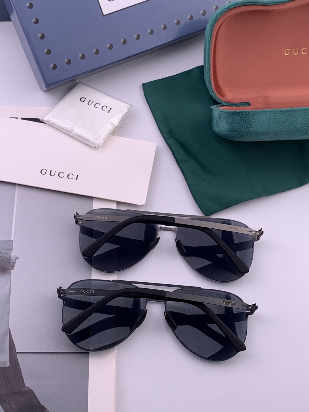 ♦️ GUCCI 新款男女情侣款太阳镜iP电镀永不褪色 超轻超有弹性整幅眼镜无螺丝重要的是压不坏 高清尼