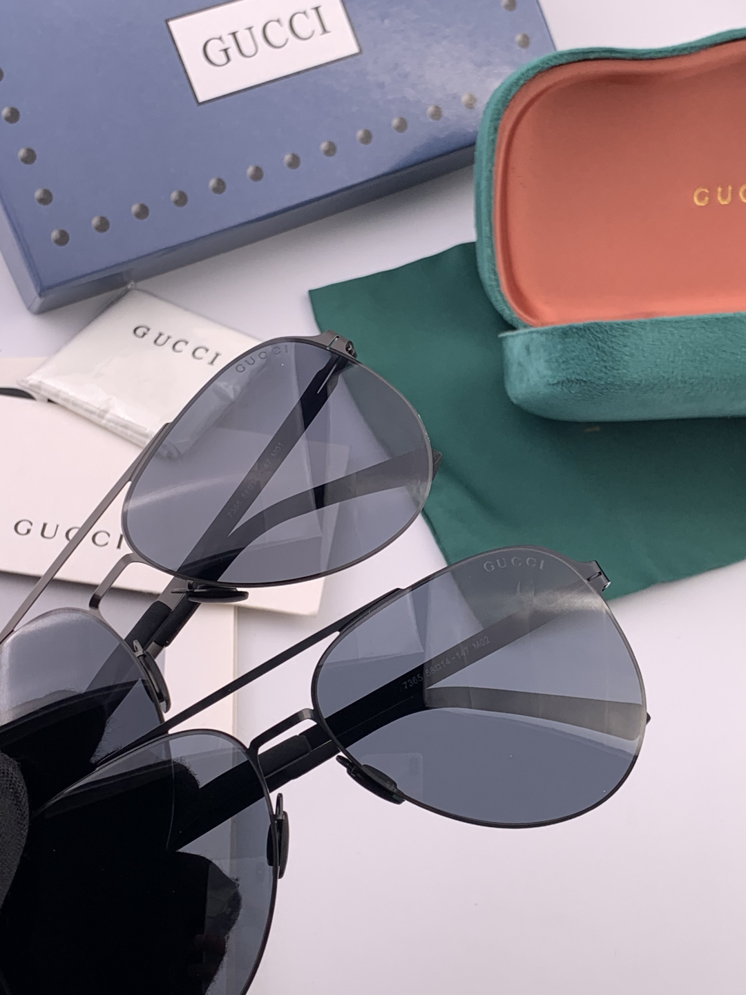 ♦️ GUCCI 新款男女情侣款太阳镜iP电镀永不褪色 超轻超有弹性整幅眼镜无螺丝重要的是压不坏 高清尼