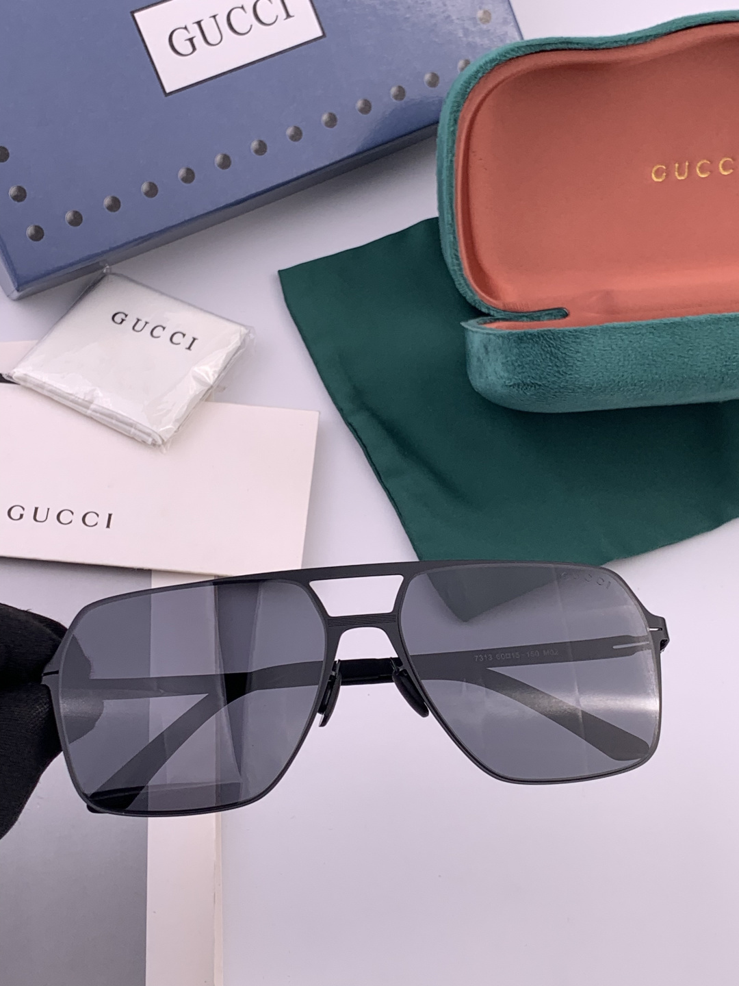 ♦️ GUCCI 新款男女情侣款太阳镜iP电镀永不褪色 超轻超有弹性整幅眼镜无螺丝重要的是压不坏 高清尼