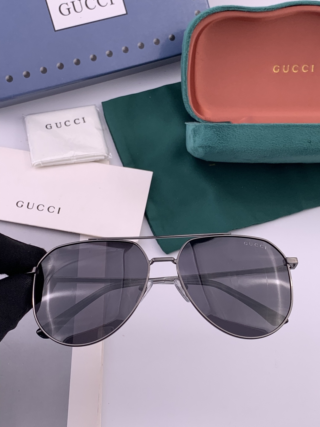 Gucci 。 高品质男女款墨镜 👍 进口宝丽来偏光镜片 。蛤蟆镜 开车钓鱼都可 。百搭显瘦墨镜韩版男士