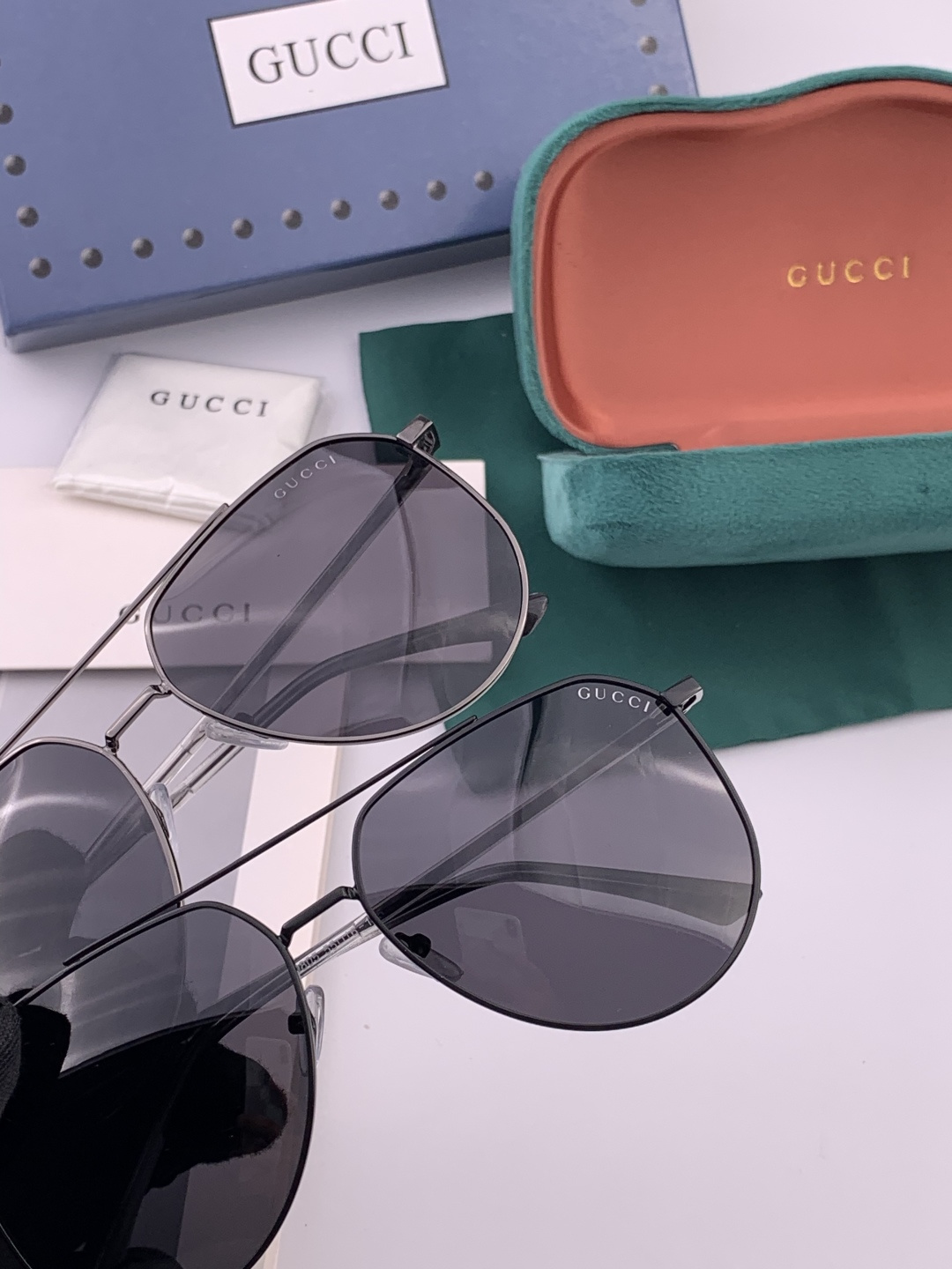 Gucci 。 高品质男女款墨镜 👍 进口宝丽来偏光镜片 。蛤蟆镜 开车钓鱼都可 。百搭显瘦墨镜韩版男士