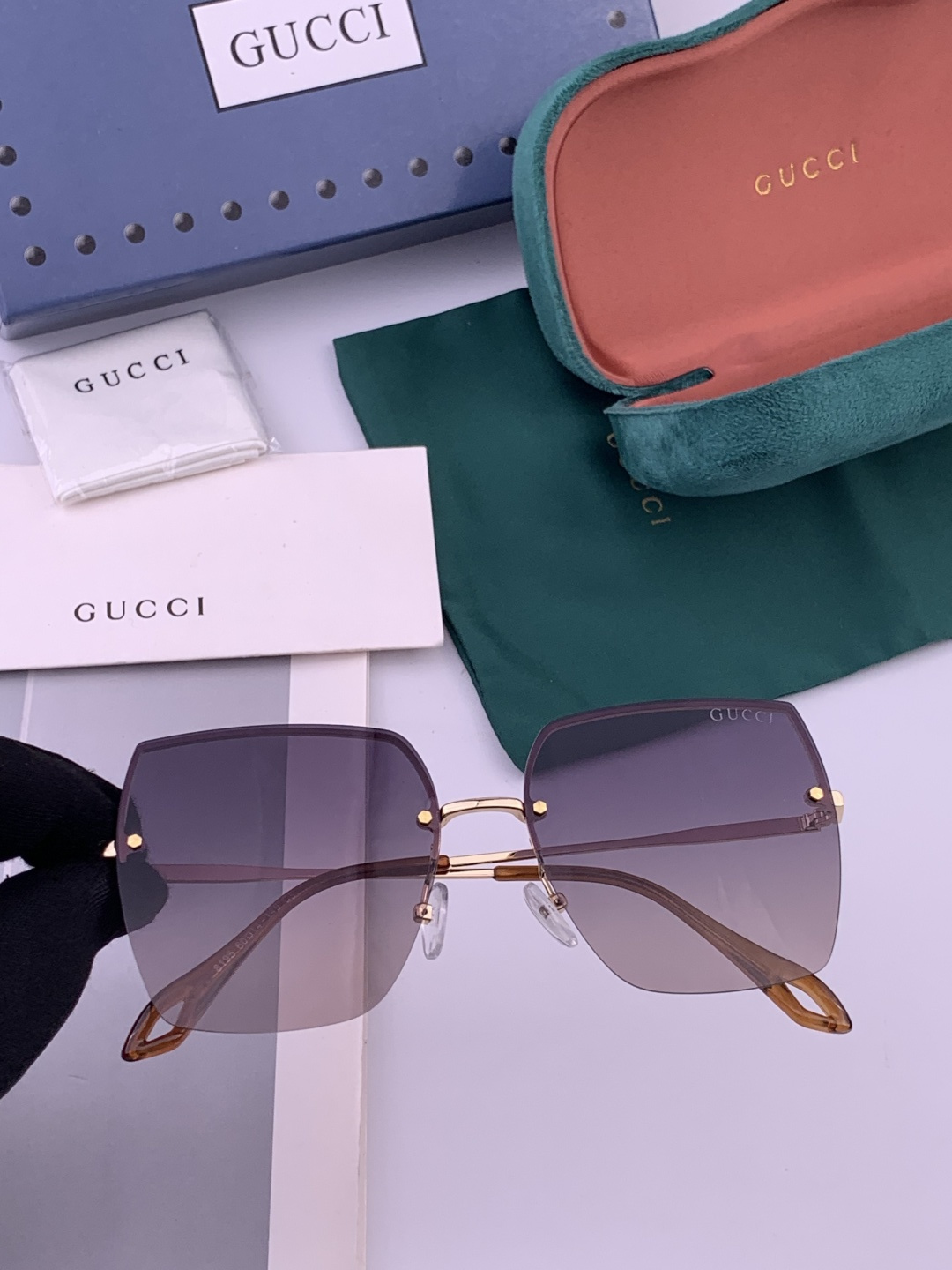 【CHANEL】香奈儿 潮流爆款 时尚大框太阳镜 佩戴舒适 网红潮款墨镜 ♥️♥️型号：CH5819