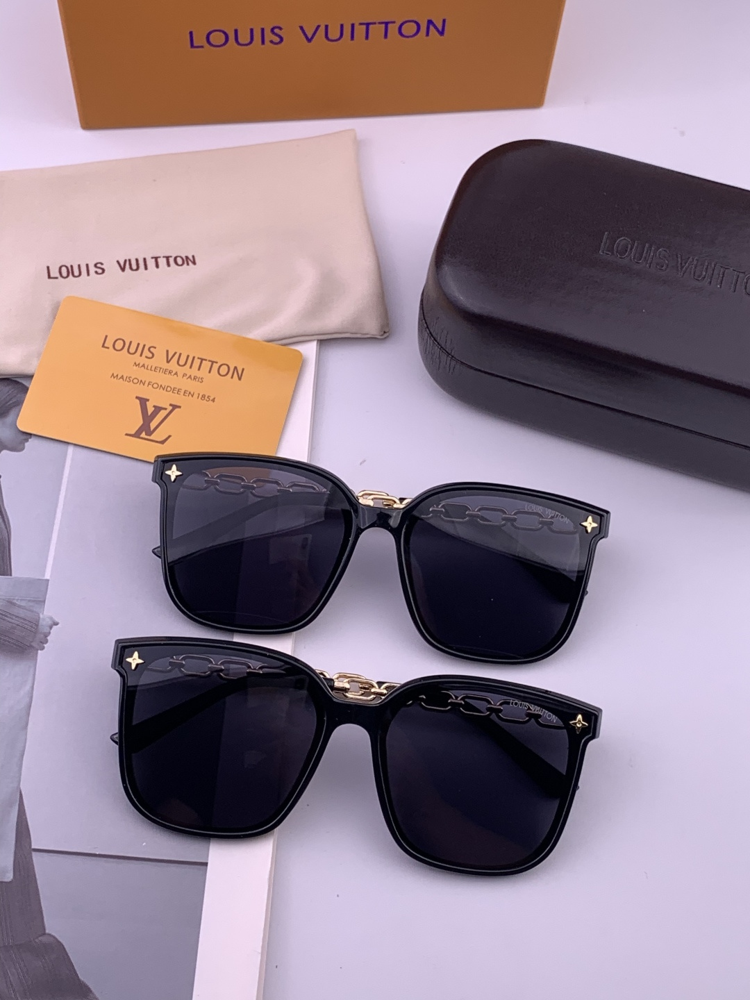 🔺LV🔻早春新款，众多明星同款[色]LV‼️‼️新款大框墨镜 ，🌈🌈宝丽来超清太阳镜🔝🔝型号：L8233