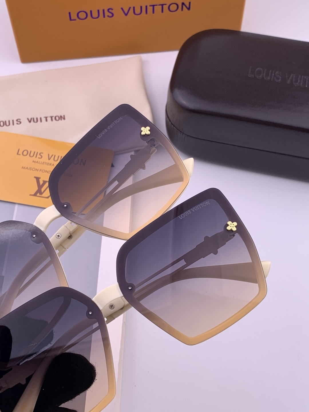LV 开春新款 潮流爆款 时尚方框太阳镜 高品质 佩戴舒适 网红潮款墨镜 型号L6302