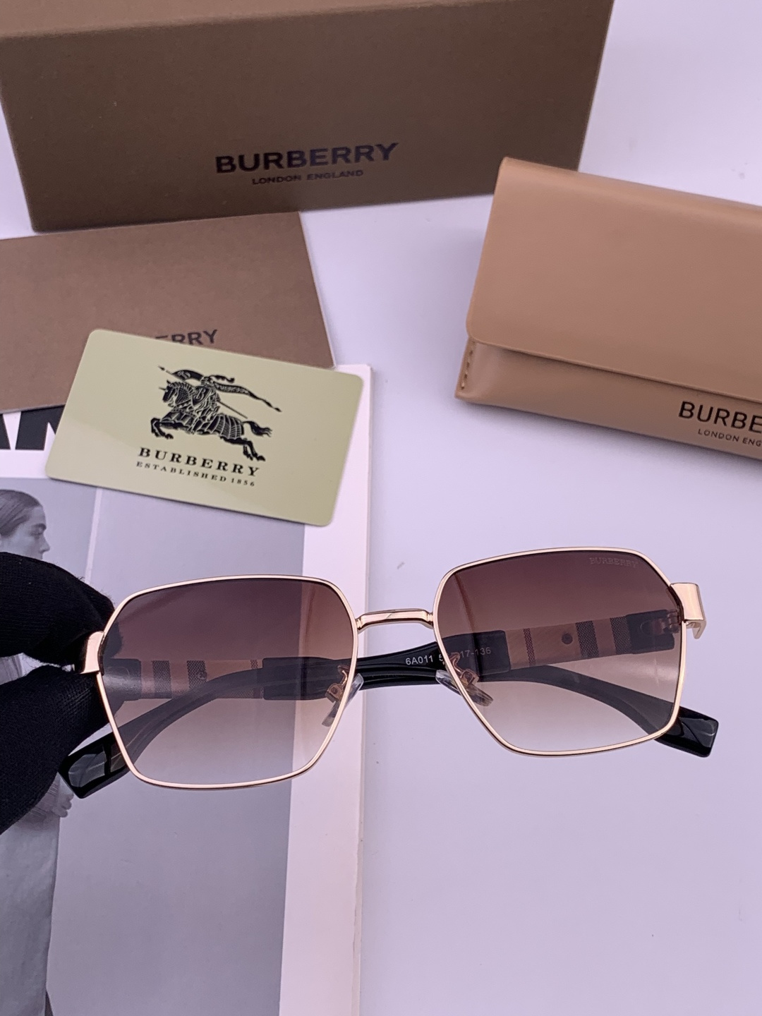 BURBERRY 巴宝莉 男士太阳眼镜 🕶🕶正版蛤蟆 太阳镜💋💋👣👣 高品质 不挑脸 火的狠 🍁🍁💯💯🐝