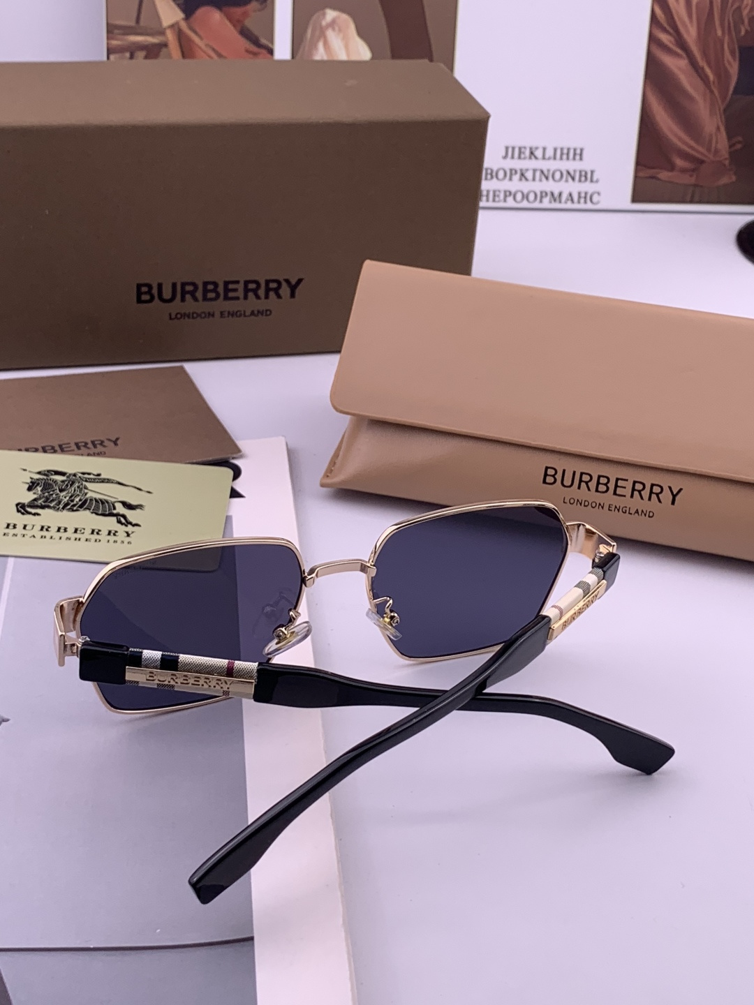 BURBERRY 巴宝莉 男士太阳眼镜 🕶🕶正版蛤蟆 太阳镜💋💋👣👣 高品质 不挑脸 火的狠 🍁🍁💯💯🐝