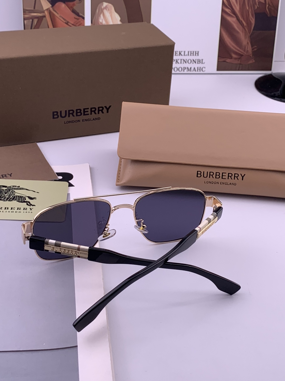 BURBERRY 巴宝莉 男士太阳眼镜 🕶🕶正版蛤蟆 太阳镜💋💋👣👣 高品质 不挑脸 火的狠 🍁🍁💯💯🐝