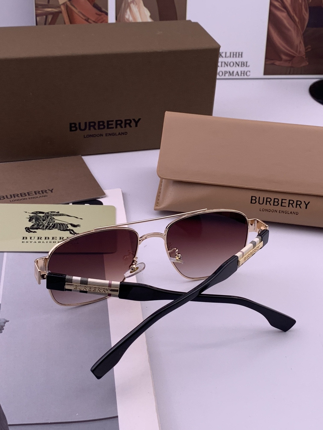 BURBERRY 巴宝莉 男士太阳眼镜 🕶🕶正版蛤蟆 太阳镜💋💋👣👣 高品质 不挑脸 火的狠 🍁🍁💯💯🐝