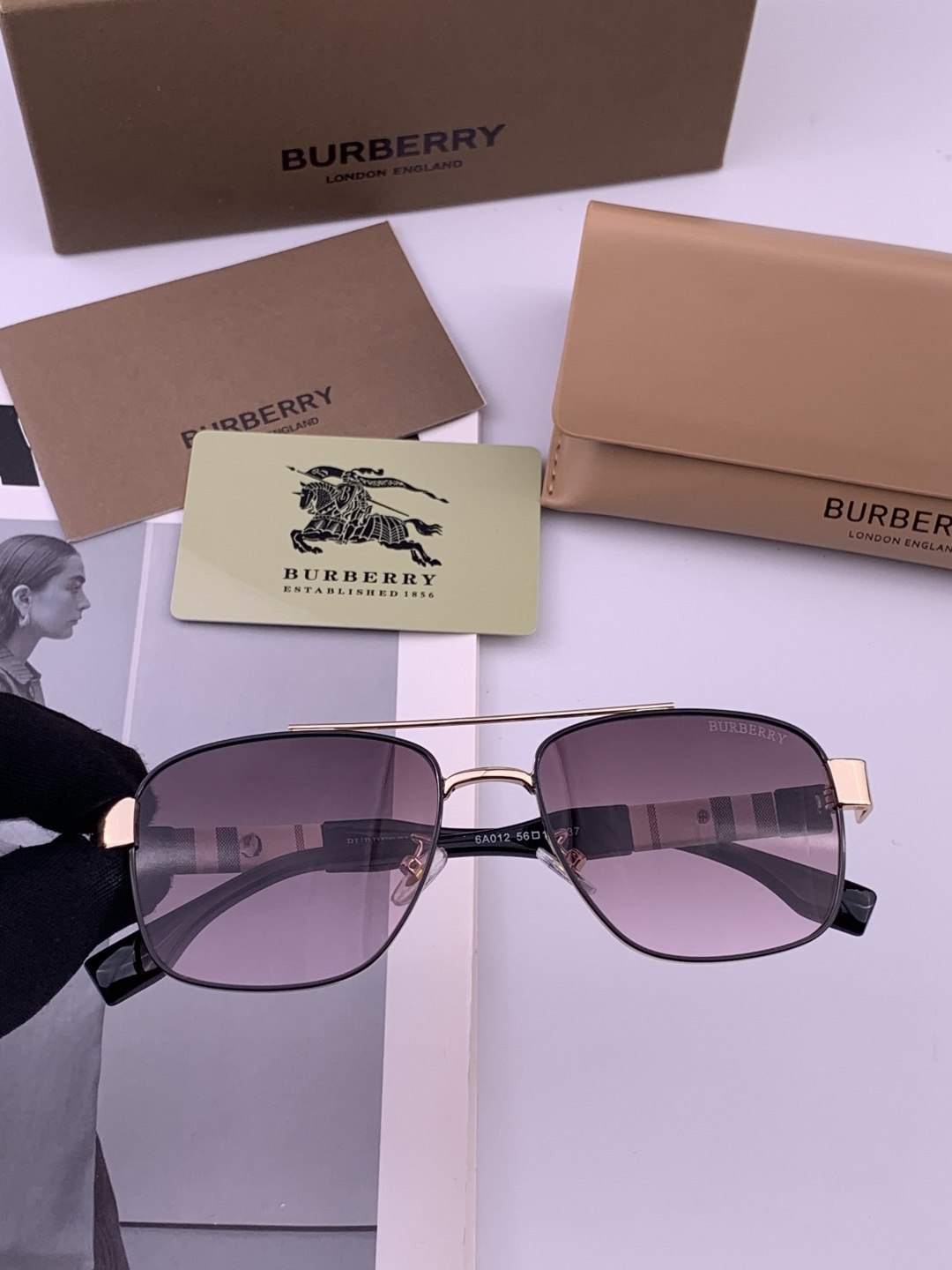 BURBERRY 巴宝莉 男士太阳眼镜 🕶🕶正版蛤蟆 太阳镜💋💋👣👣 高品质 不挑脸 火的狠 🍁🍁💯💯🐝
