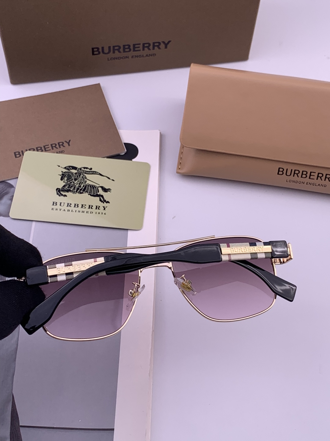 BURBERRY 巴宝莉 男士太阳眼镜 🕶🕶正版蛤蟆 太阳镜💋💋👣👣 高品质 不挑脸 火的狠 🍁🍁💯💯🐝