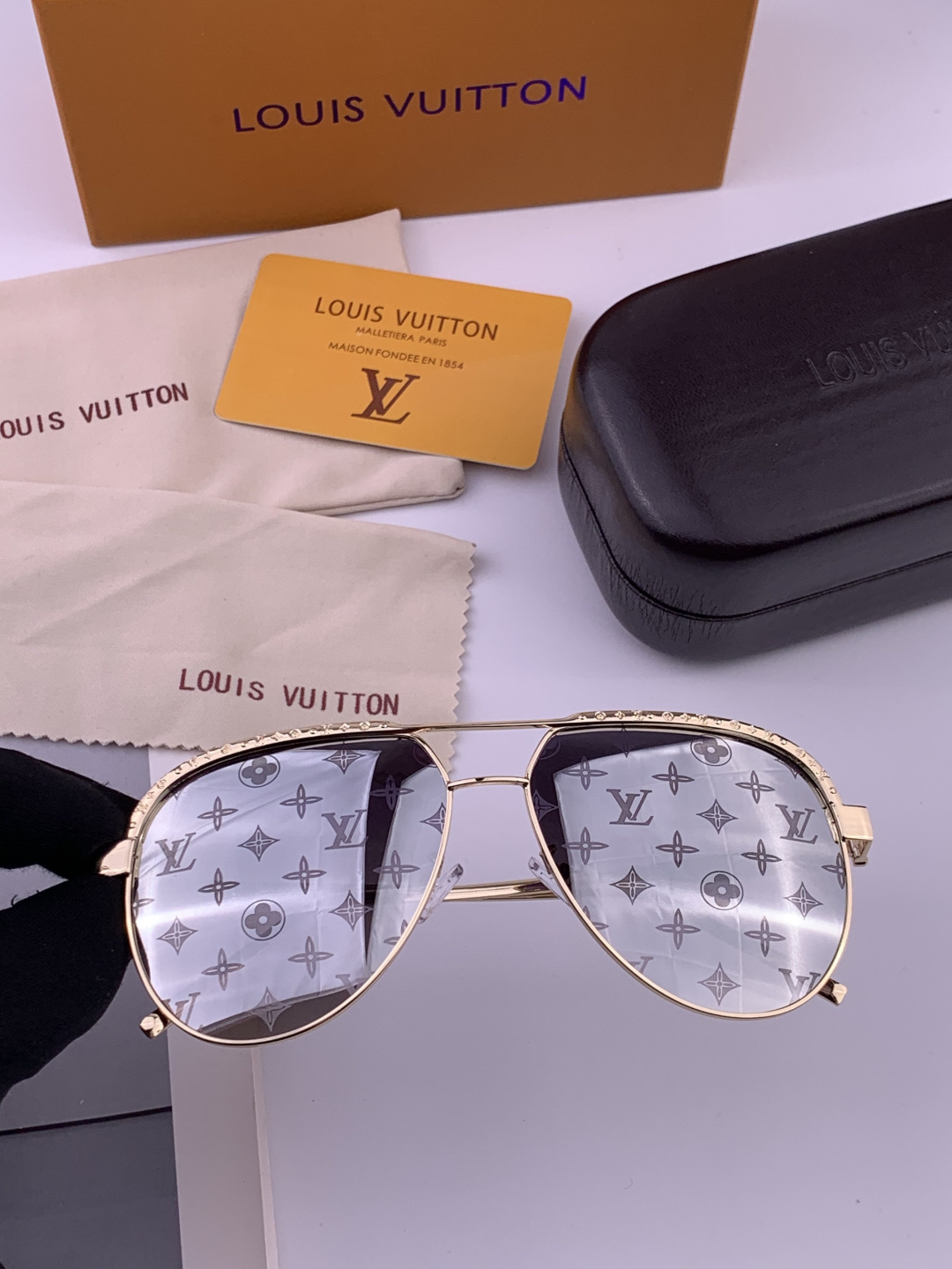 LV。高品质男女款”太阳镜。蛤蟆镜 开车钓鱼都可。百搭显瘦墨镜韩版男士飞行员大框司机开车防紫外线太阳镜，