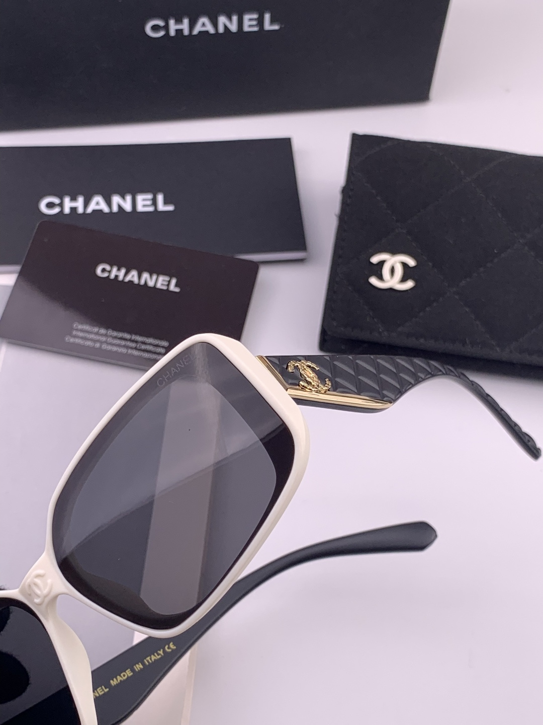 新品CHANEL 香奈儿太阳镜以独特魅力和前卫风格诠释春夏最新眼镜，质感超好佩带舒适 型号：CH3551