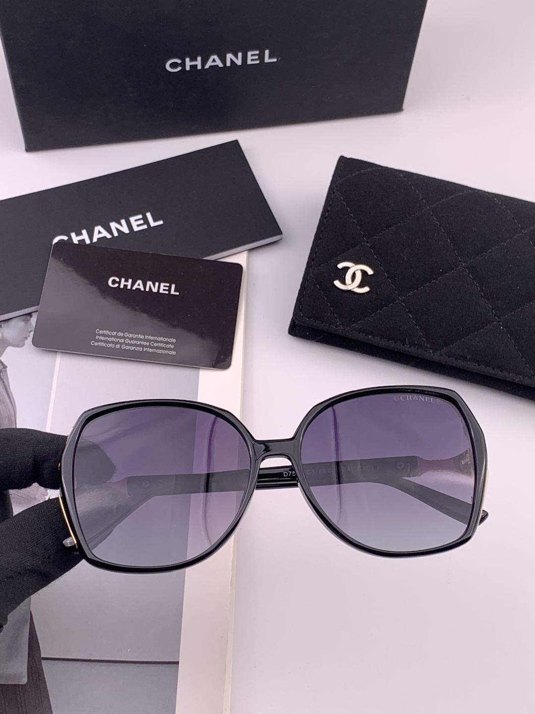 【CHANEL】香奈儿 新款潮流爆款 时尚方框太阳镜 佩戴舒适 网红潮款墨镜 女士高清加厚偏光太阳镜🕶️
