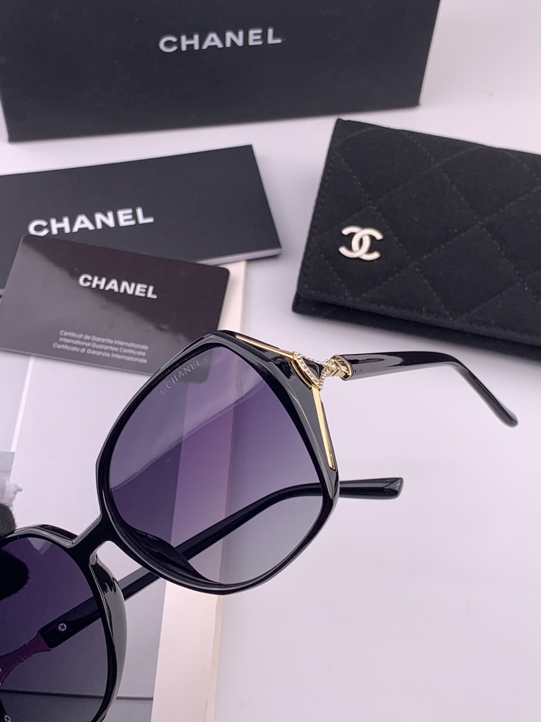 【CHANEL】香奈儿 新款潮流爆款 时尚方框太阳镜 佩戴舒适 网红潮款墨镜 女士高清加厚偏光太阳镜🕶️