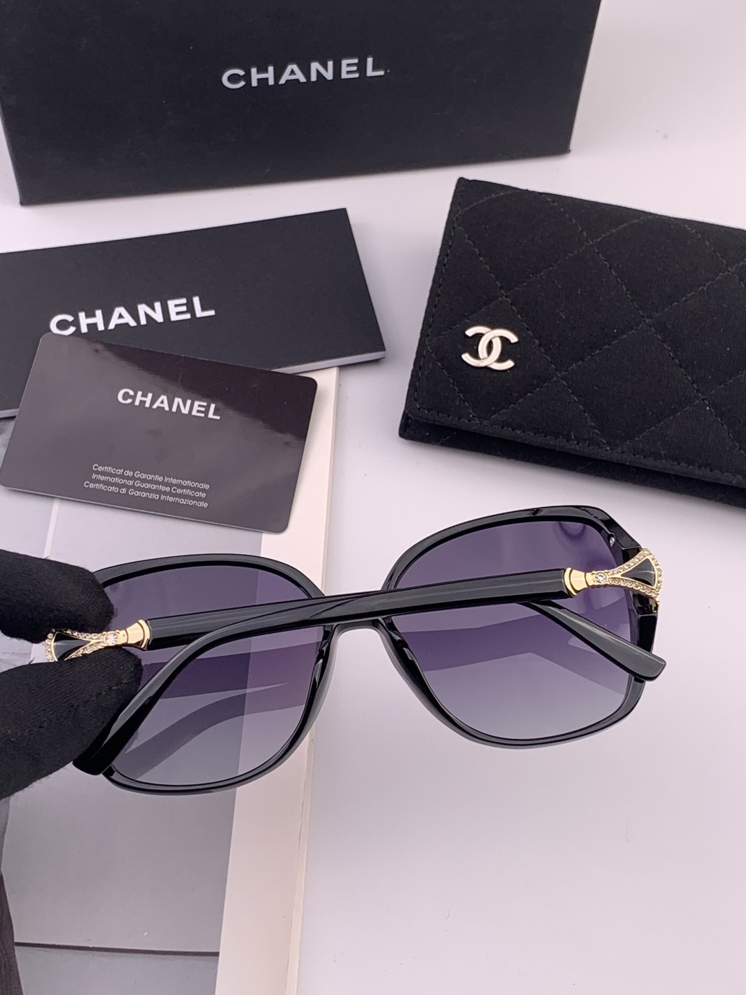 【CHANEL】香奈儿 新款潮流爆款 时尚方框太阳镜 佩戴舒适 网红潮款墨镜 女士高清加厚偏光太阳镜🕶️