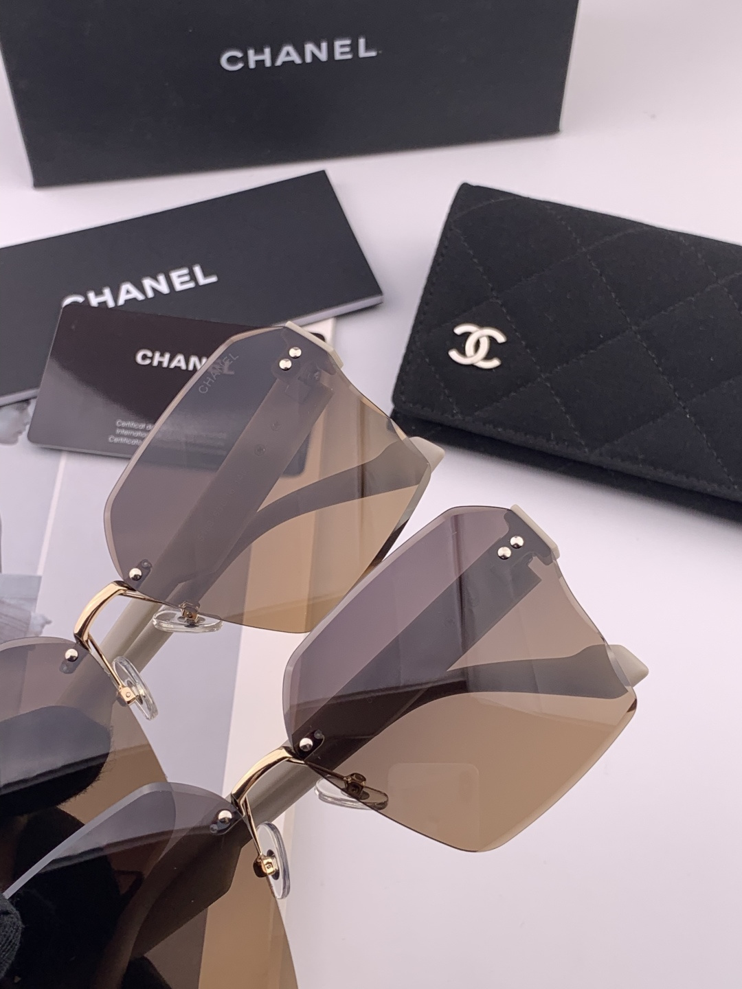 【CHANEL】香奈儿 新款潮流爆款 时尚方框太阳镜 佩戴舒适 网红潮款墨镜 女士高清加厚偏光太阳镜🕶️