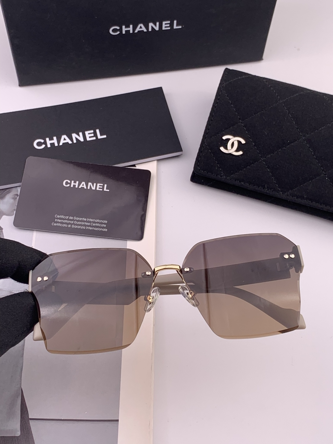 【CHANEL】香奈儿 新款潮流爆款 时尚方框太阳镜 佩戴舒适 网红潮款墨镜 女士高清加厚偏光太阳镜🕶️
