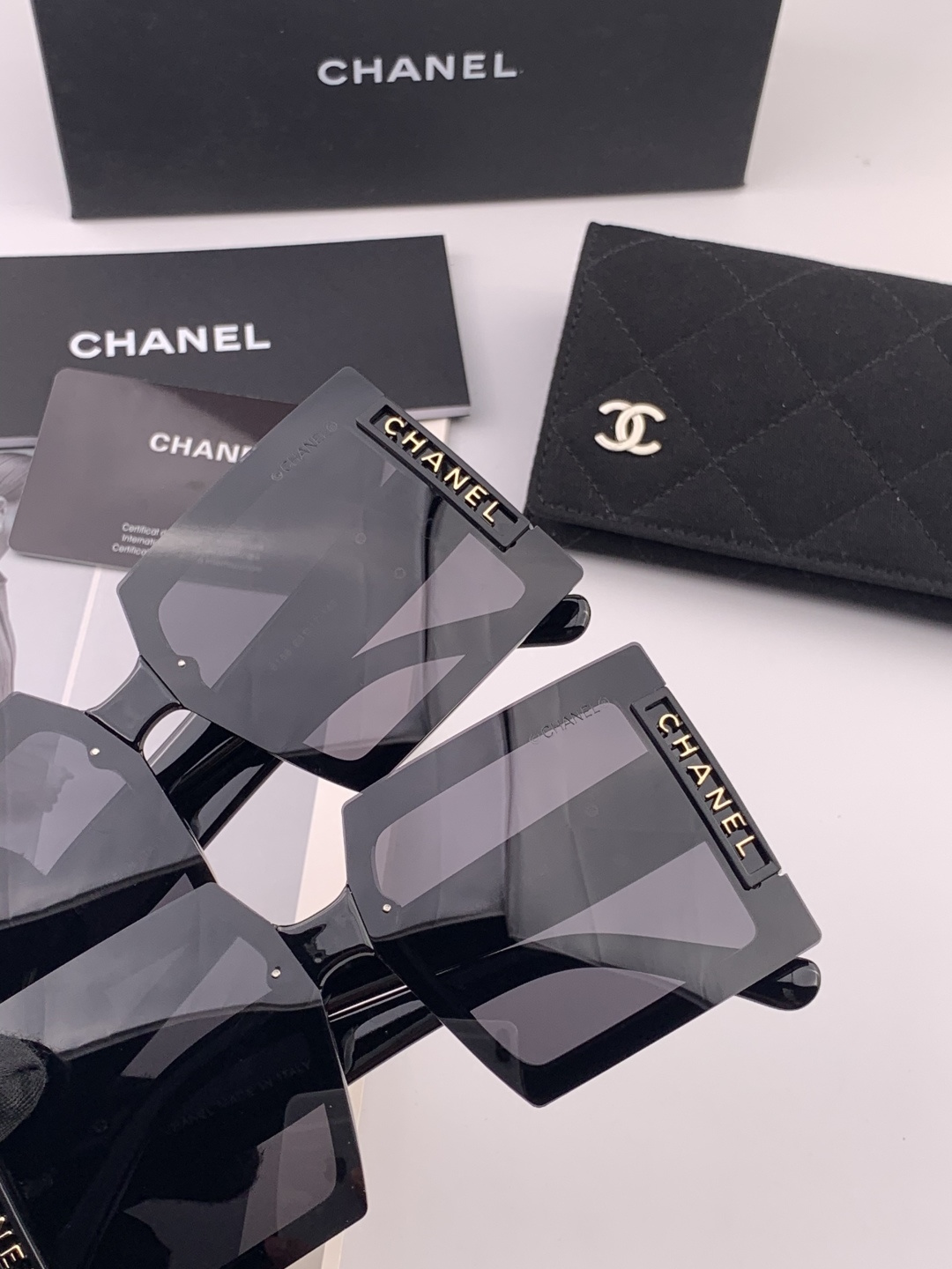 【CHANEL】香奈儿 新款潮流爆款 时尚方框太阳镜 佩戴舒适 网红潮款墨镜 女士高清加厚偏光太阳镜🕶️
