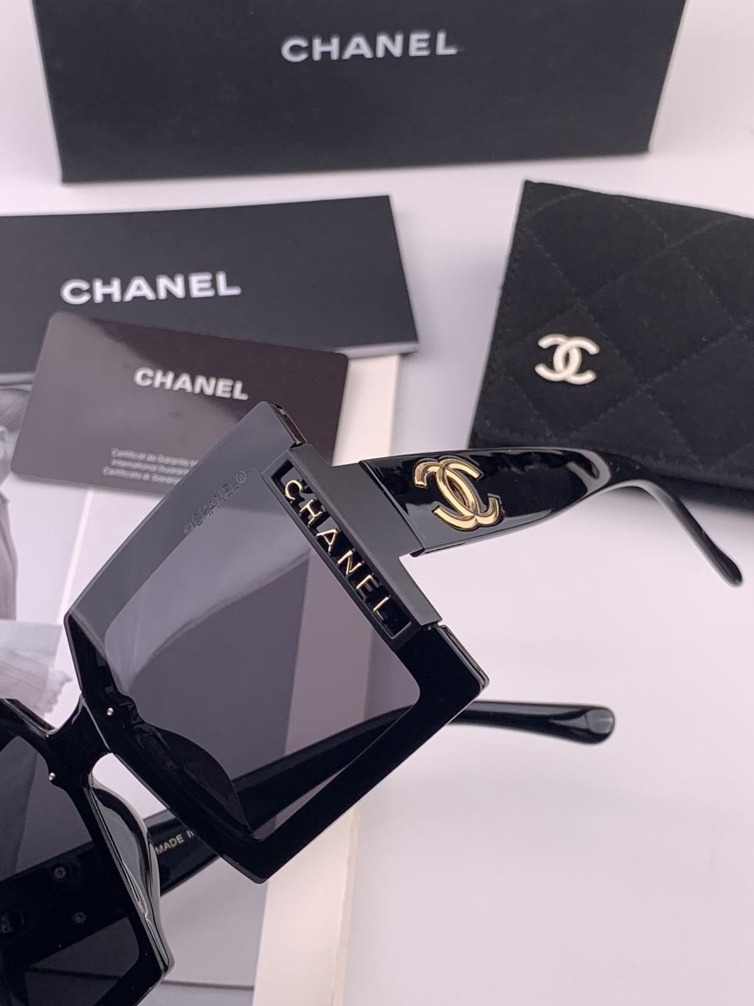 【CHANEL】香奈儿 新款潮流爆款 时尚方框太阳镜 佩戴舒适 网红潮款墨镜 女士高清加厚偏光太阳镜🕶️