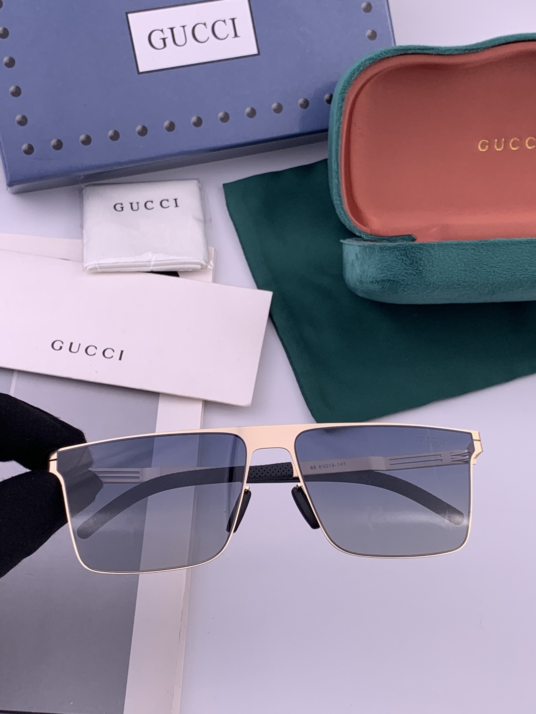 ♦️ GUCCI 新款男女情侣款太阳镜多边形墨镜iP电镀永不褪色 超轻超有弹性整幅眼镜无螺丝重要的是压不