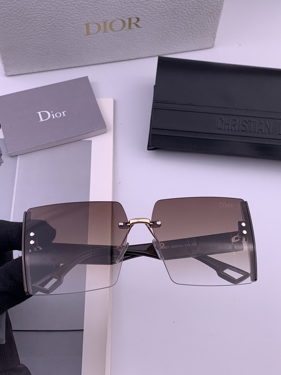 DIOR 新款女士方框太阳眼镜 开车墨镜 新款金属无框太阳镜 时尚大方 舒适轻盈 精致奢华 超轻 型号：